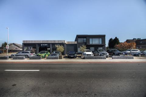 Ultima Car Store Logo