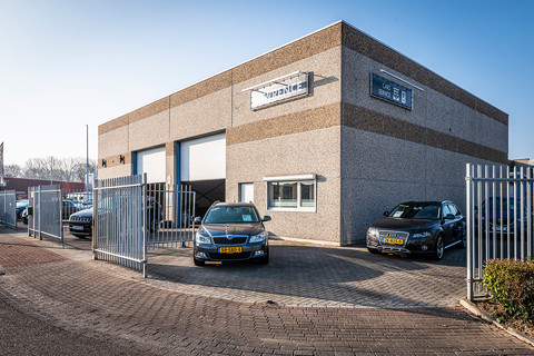 Lawrence Car Service Logo