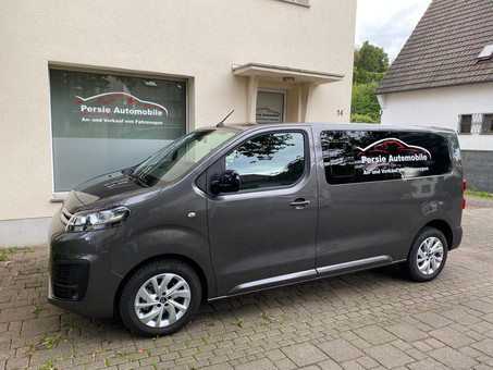 Persie Automobile Logo