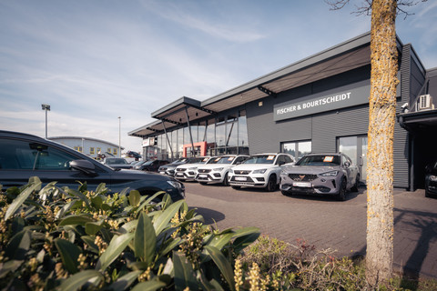 Fischer & Bourtscheidt Automobilhandels GmbH Logo