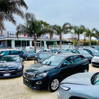 Concessionaria AutoPiù Logo