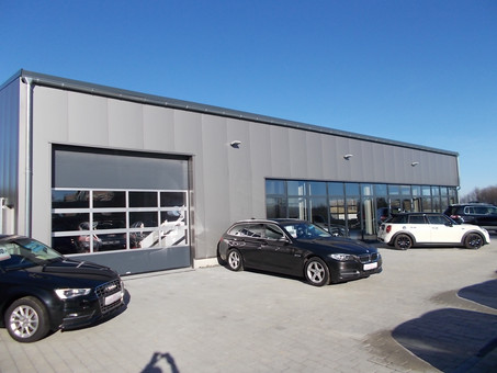 W. Tracht Automobile Logo