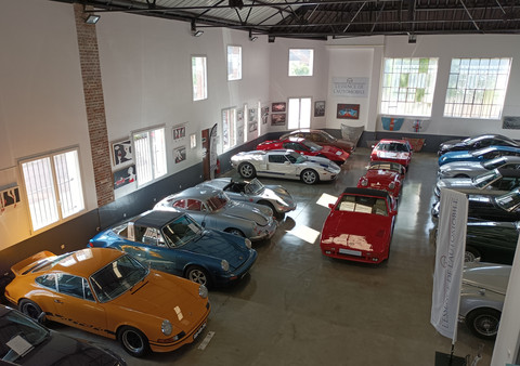 L'ESSENCE DE L'AUTOMOBILE Logo