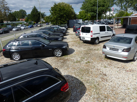 Autovertrieb & Service Logo