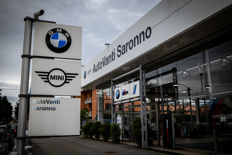 AutoVanti Saronno srl Logo