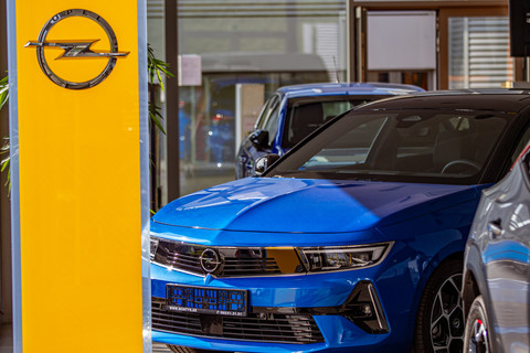 Garage Montys Motor. Agence officielle Opel Logo