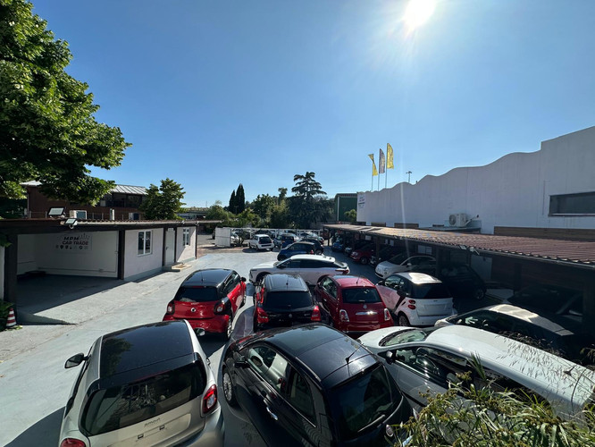 dealer showroom