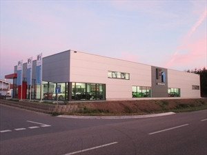 F1 Automobil-Vertriebs-GmbH Logo