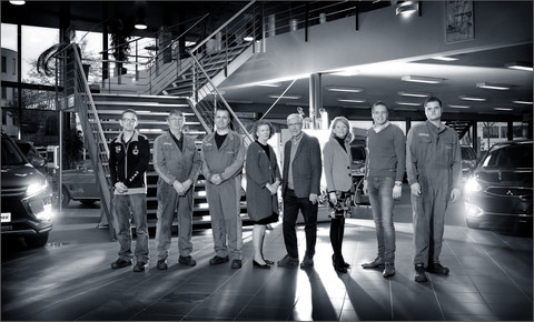 Auto van Zeist B.V. Logo