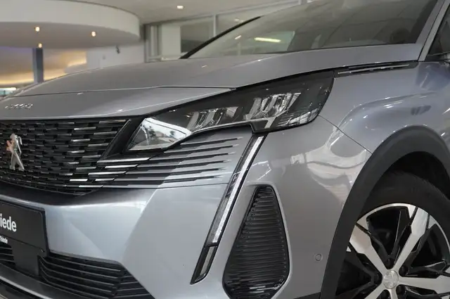 Peugeot 3008 view 4