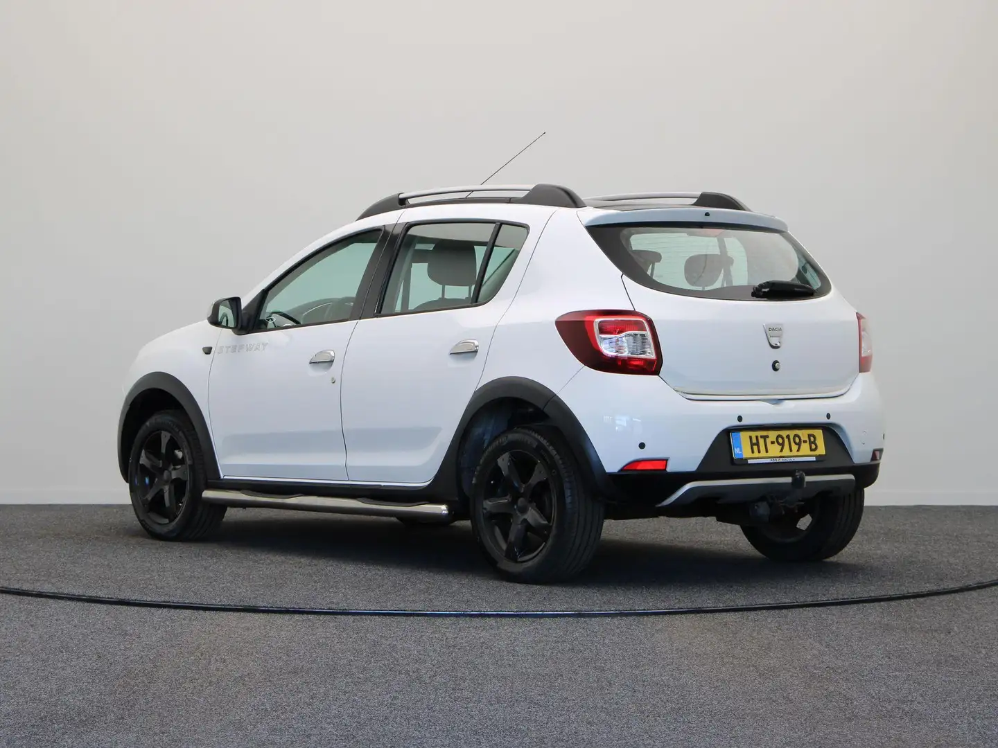 Dacia Sandero 90pk TCe Stepway Lauréate | Trekhaak | Navigatie | Wit - 2