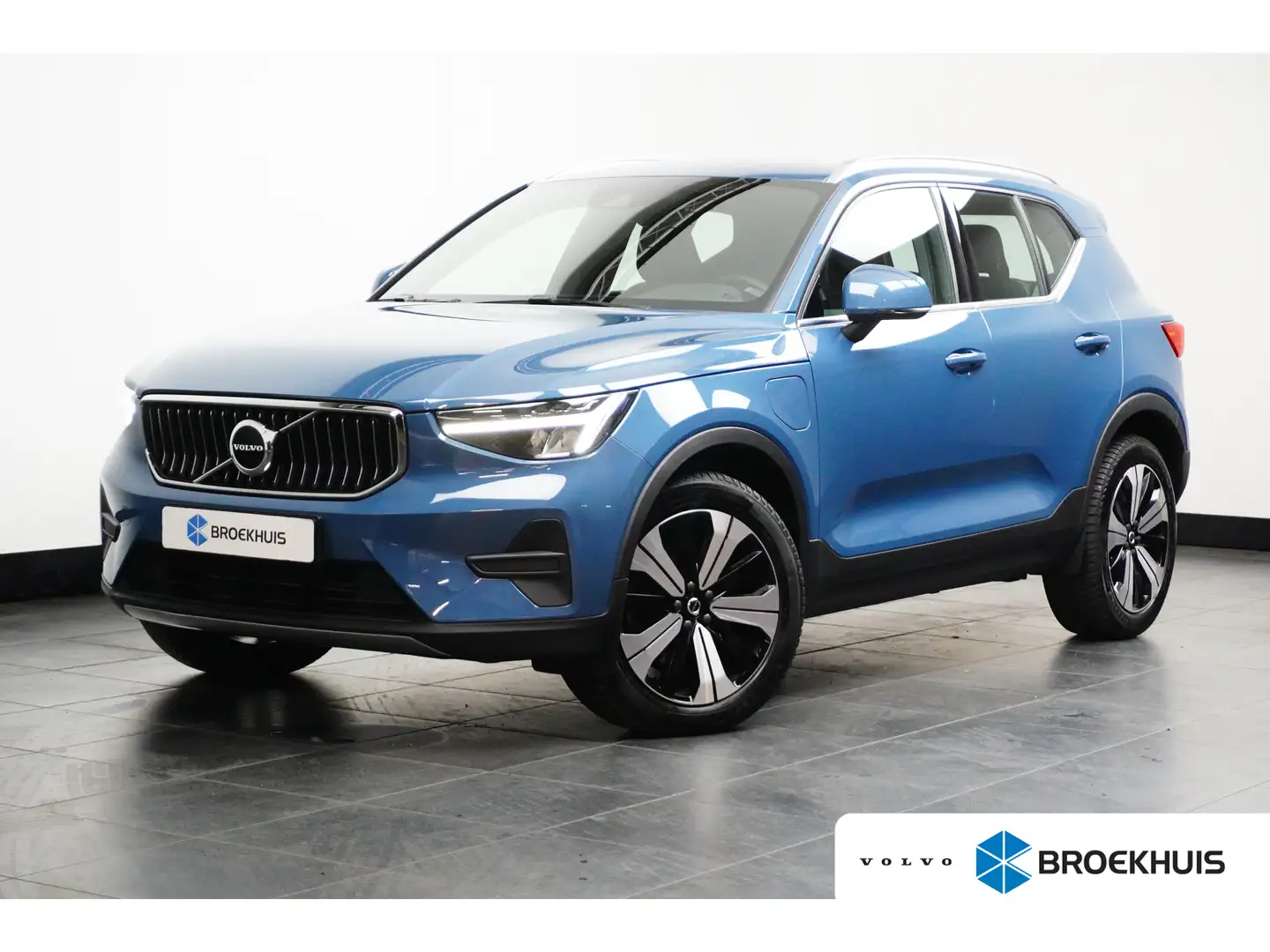 Volvo XC40 T5 Plus Dark Recharge Plug-In Hybrid 2WD | Trekhaa Blauw - 1