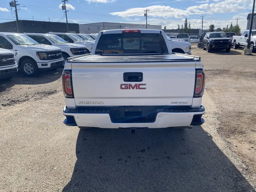 2017 GMC Sierra 1500 Crew Cab Denali — photo 8
