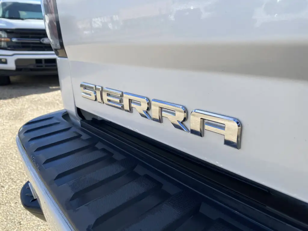 2017 GMC Sierra 1500 Crew Cab Denali — photo 7
