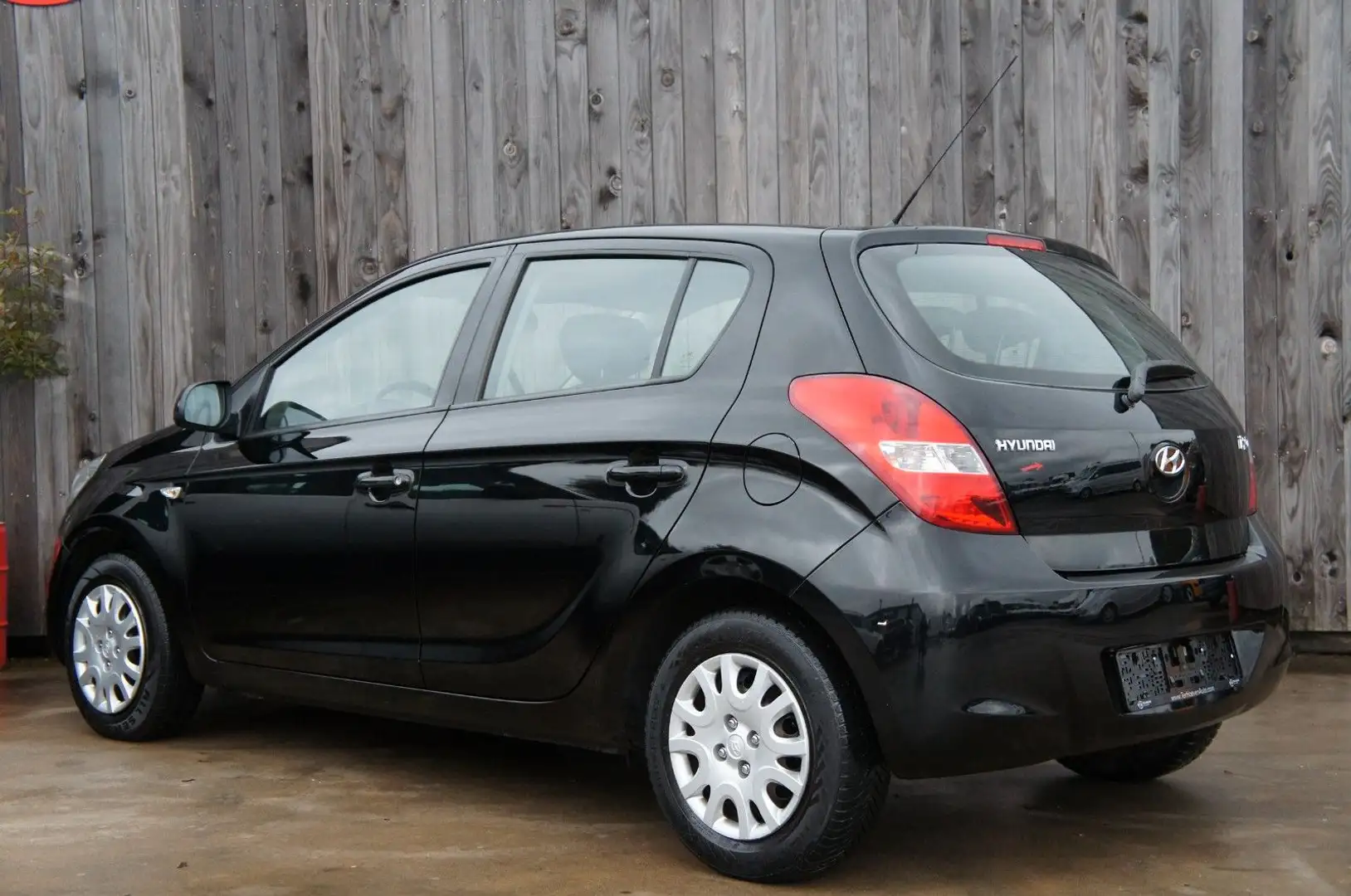 Hyundai i20 1.2 Klima Kamera Isofix 57KW Euro 5 Schwarz - 2