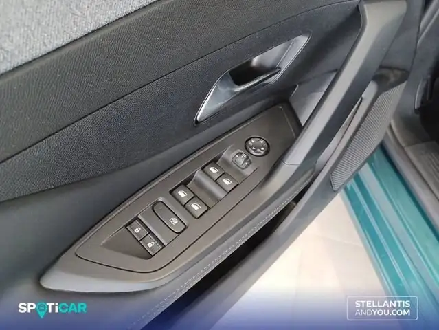 Peugeot 308 view 12