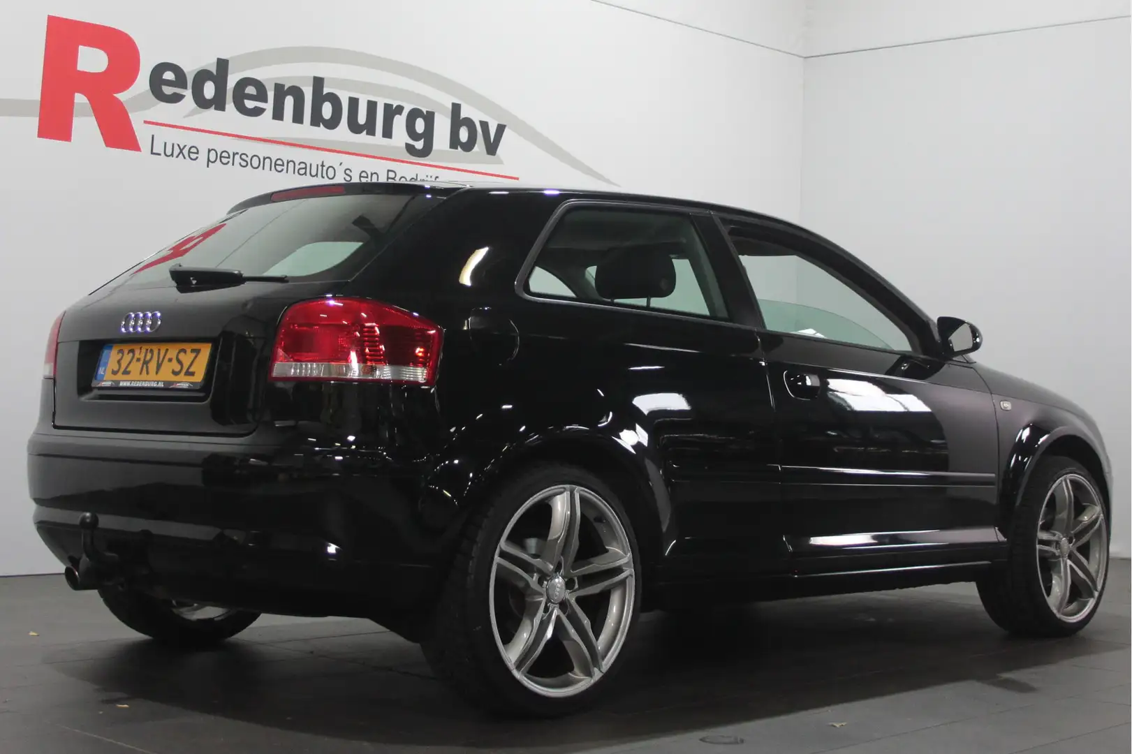 Audi A3 1.6 FSI Attraction - Cruise / Radio cd / Trekhaak Zwart - 2