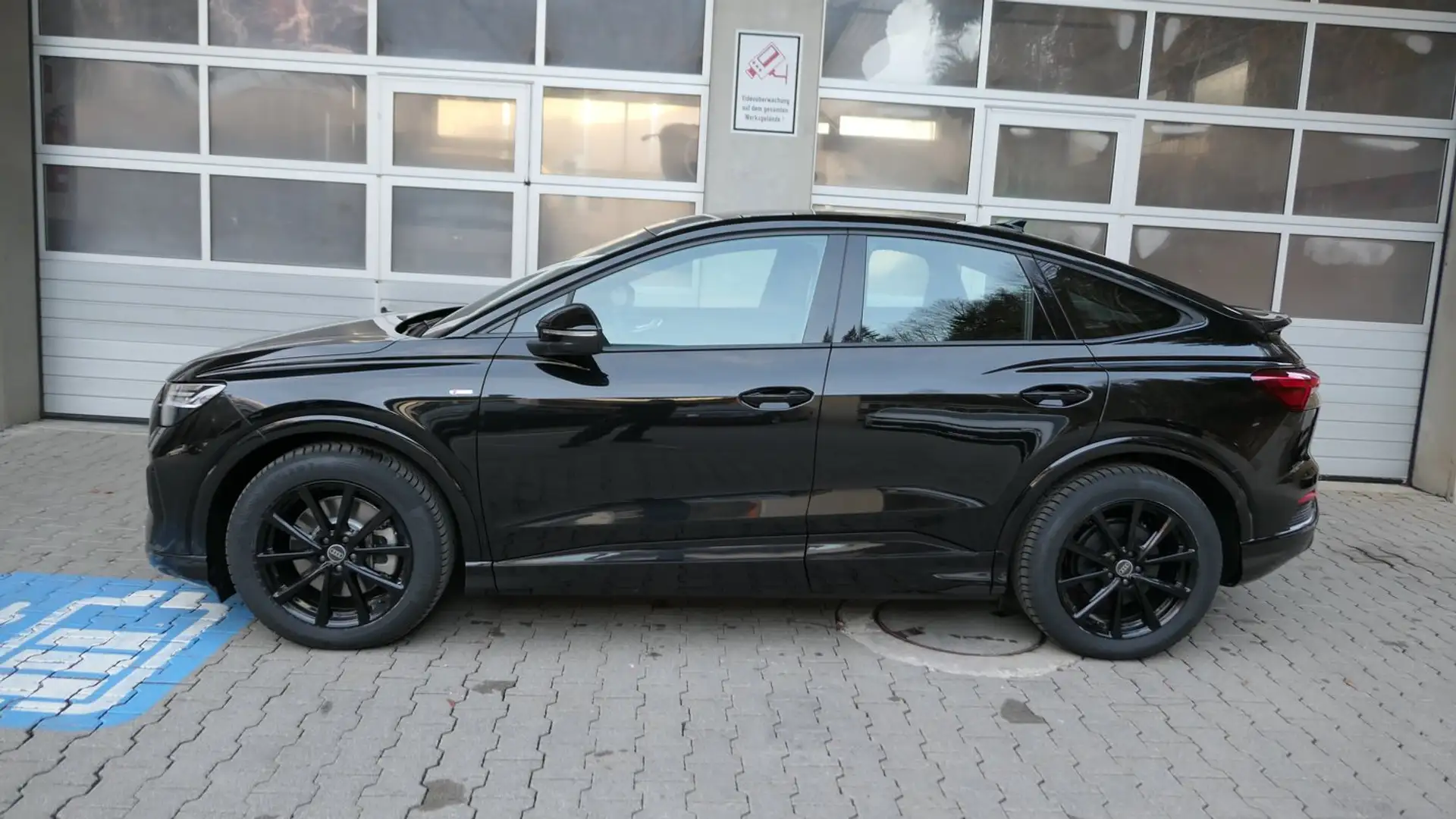 Audi Q4 e-tron Audi Q4 Sportback 45 e-tron business Schwarz - 2