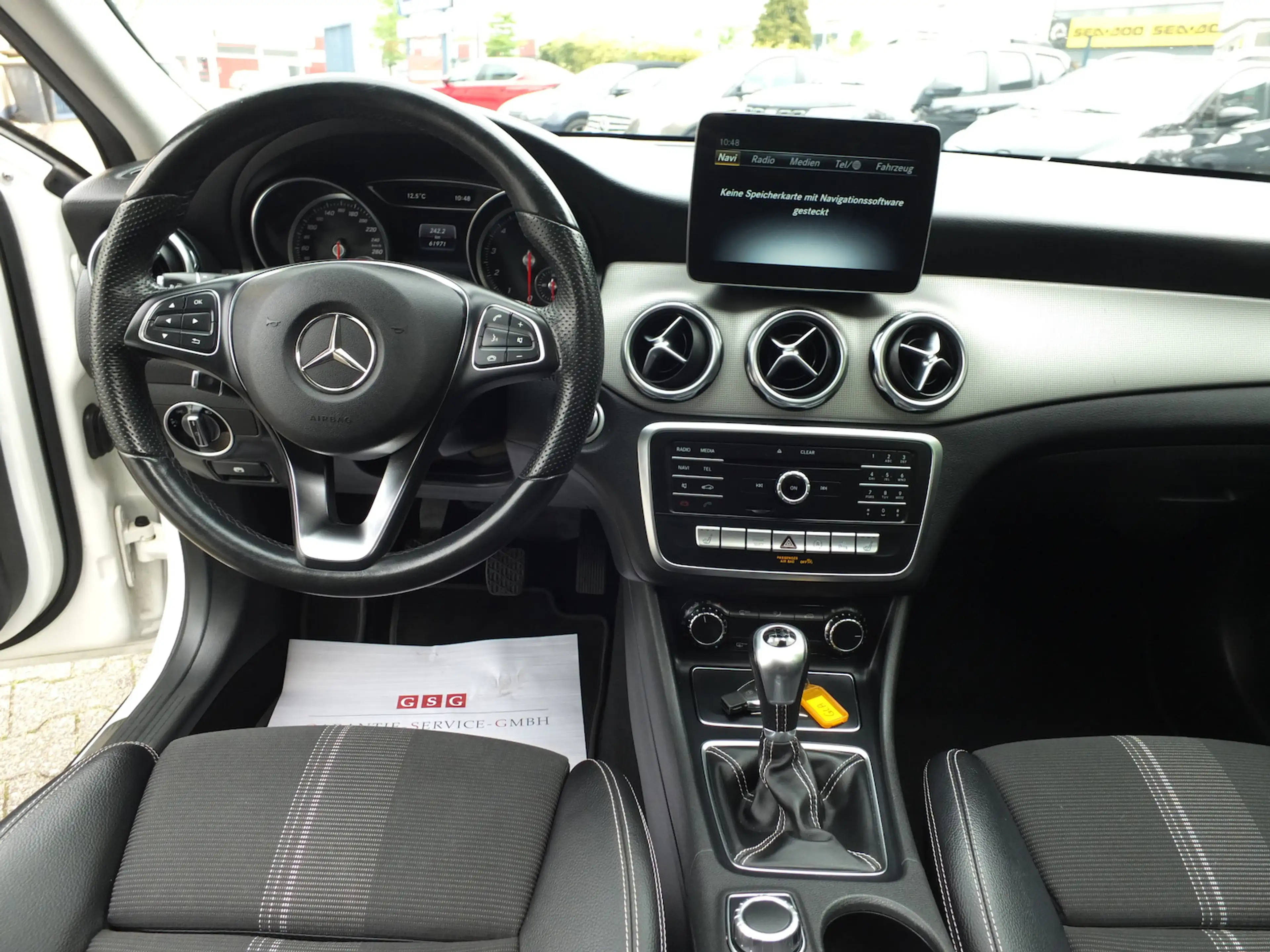 Mercedes-Benz GLA 180 PANORAMADACH LED NAVI AHK 18 Zoll LMF PTS SHZ — photo 10