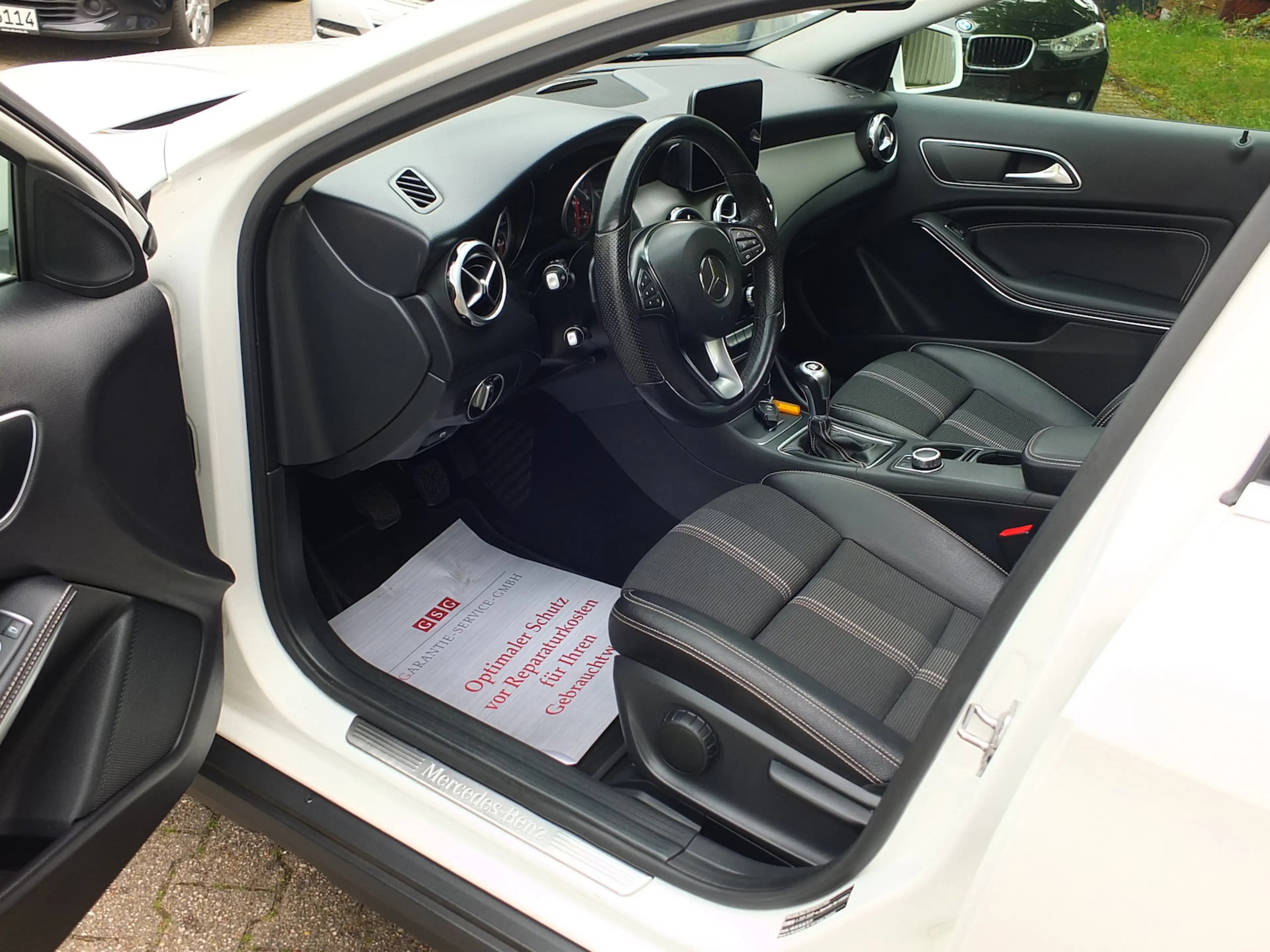 Mercedes-Benz GLA 180 PANORAMADACH LED NAVI AHK 18 Zoll LMF PTS SHZ — photo 5