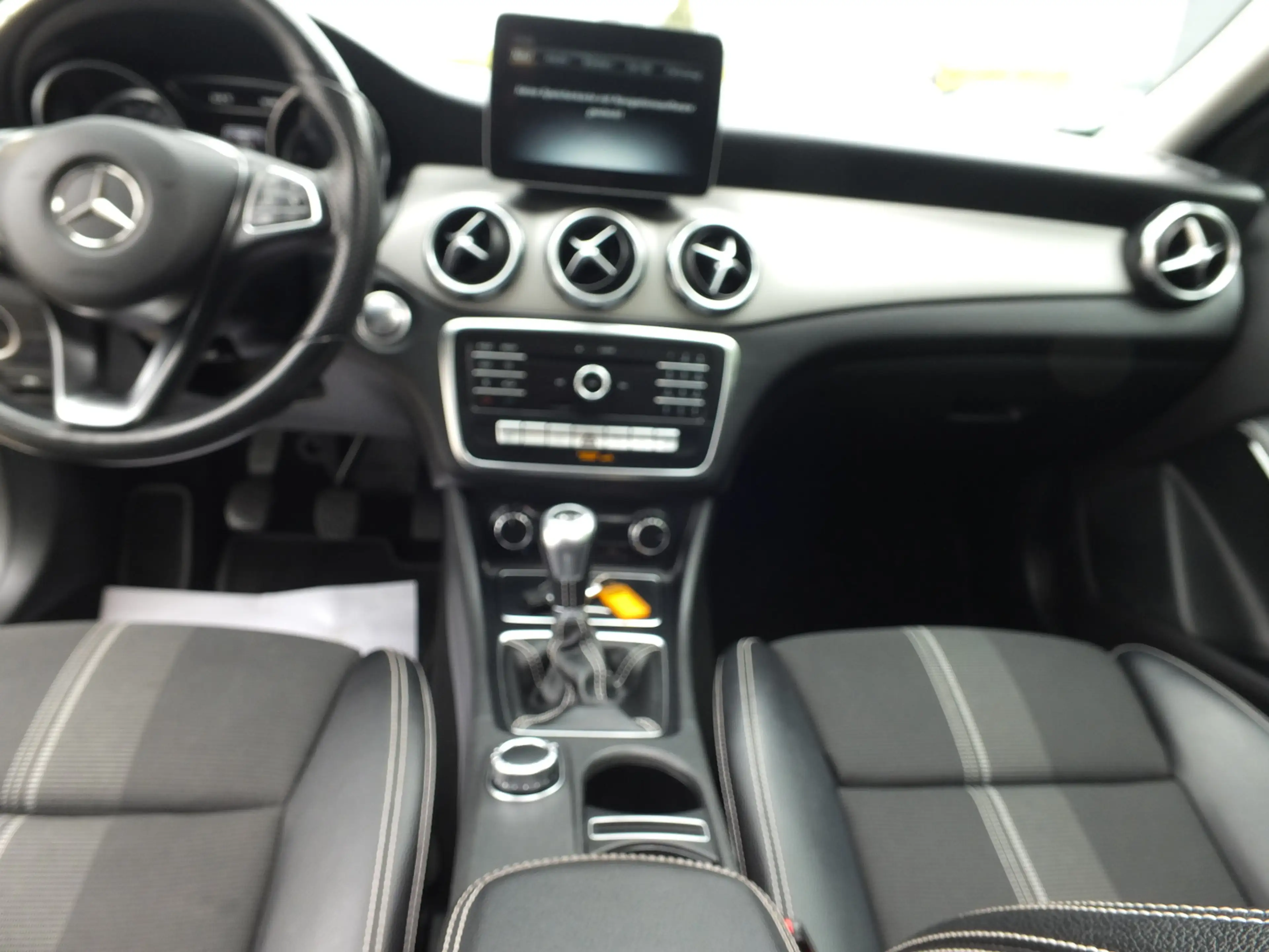 Mercedes-Benz GLA 180 PANORAMADACH LED NAVI AHK 18 Zoll LMF PTS SHZ — photo 11