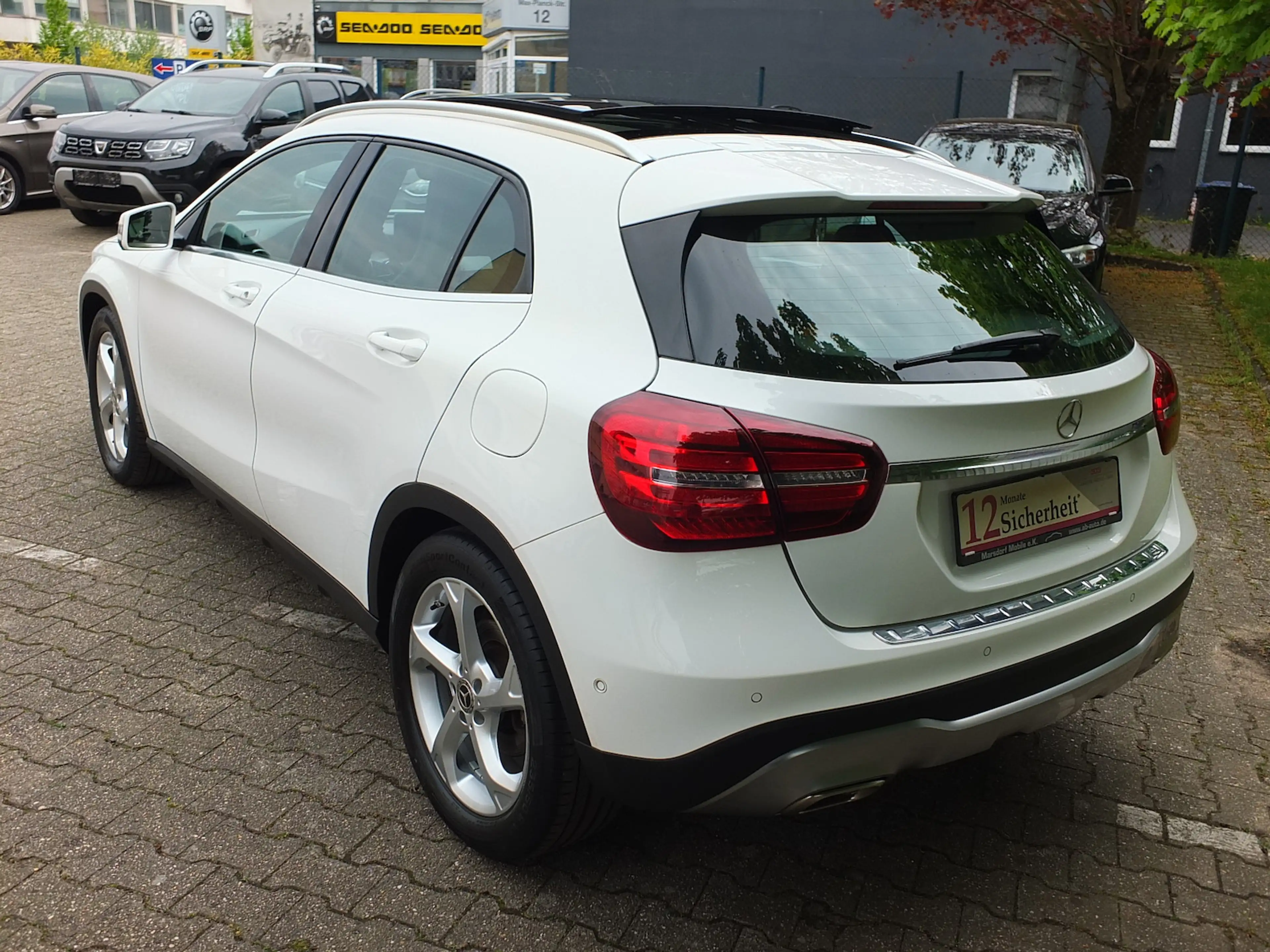 Mercedes-Benz GLA 180 PANORAMADACH LED NAVI AHK 18 Zoll LMF PTS SHZ — photo 4