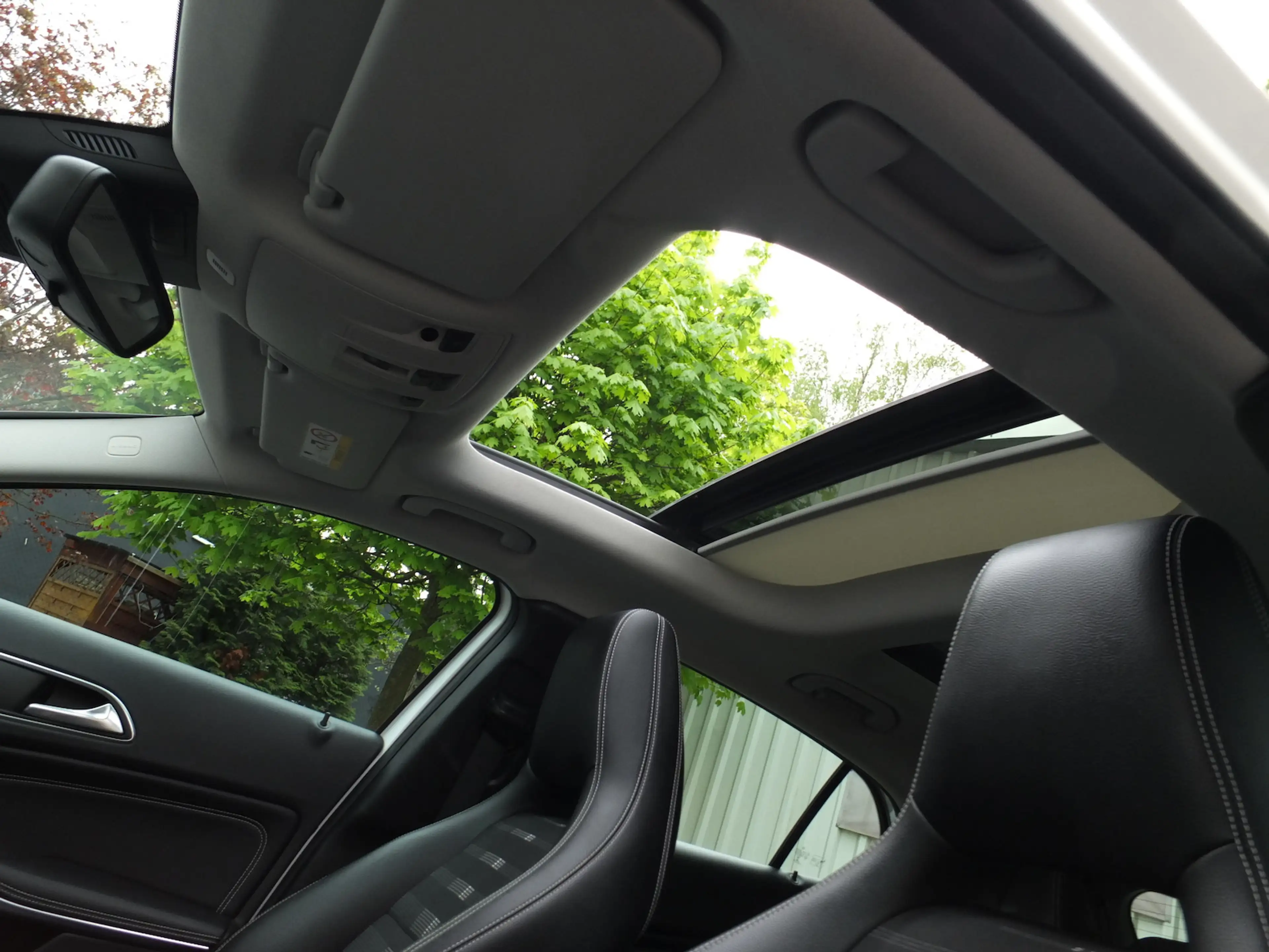 Mercedes-Benz GLA 180 PANORAMADACH LED NAVI AHK 18 Zoll LMF PTS SHZ — photo 12