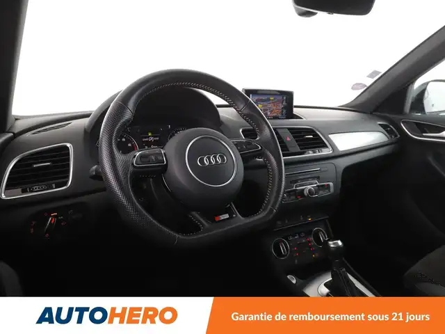 Audi Q3 view 12