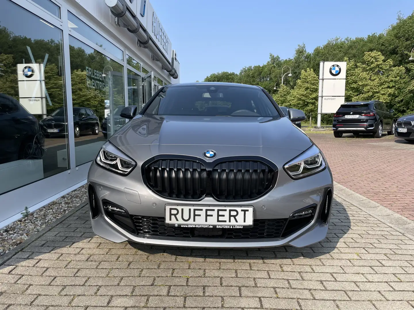 BMW 118 i M Sport DAB LED WLAN RFK Tempomat Shz PDC Grau - 2