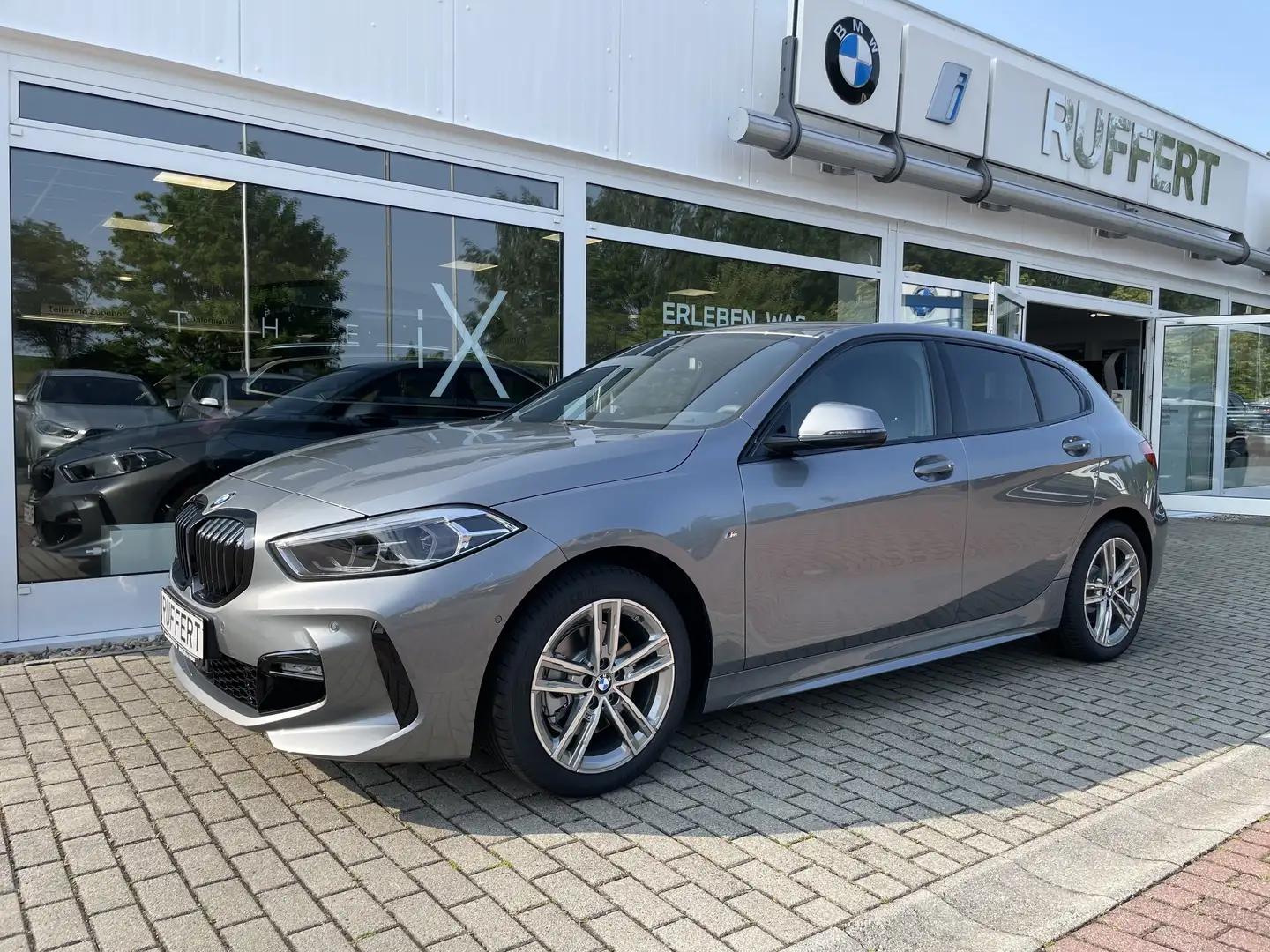 BMW 118 i M Sport DAB LED WLAN RFK Tempomat Shz PDC Grau - 1