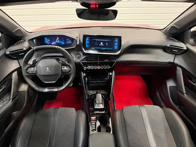 Peugeot 208 view 2