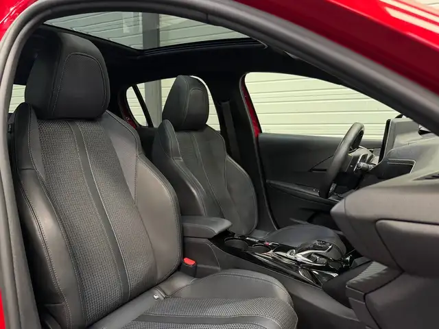 Peugeot 208 view 18