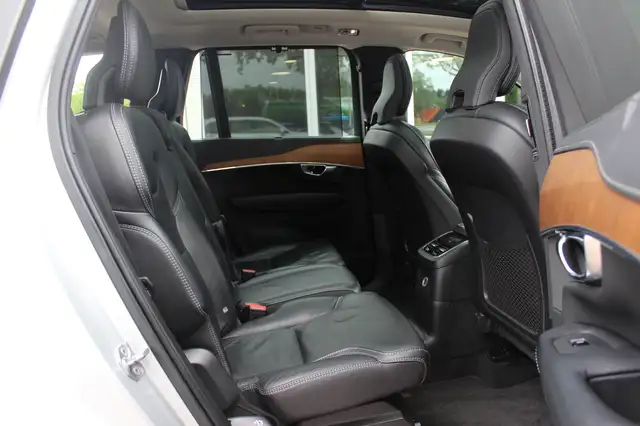 Volvo XC90 view 12