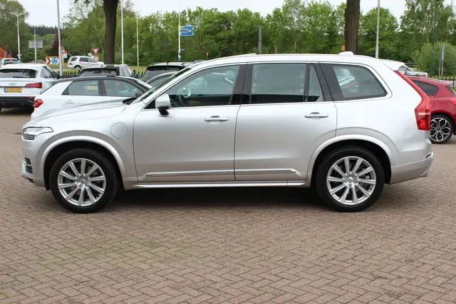 Volvo XC90 view 7