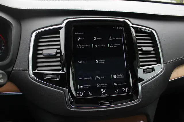 Volvo XC90 view 24