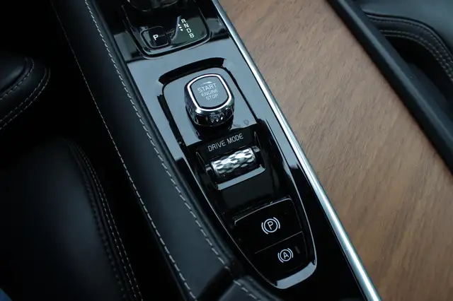 Volvo XC90 view 30