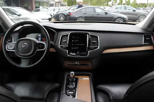 Volvo XC90 view 2