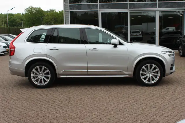 Volvo XC90 view 5