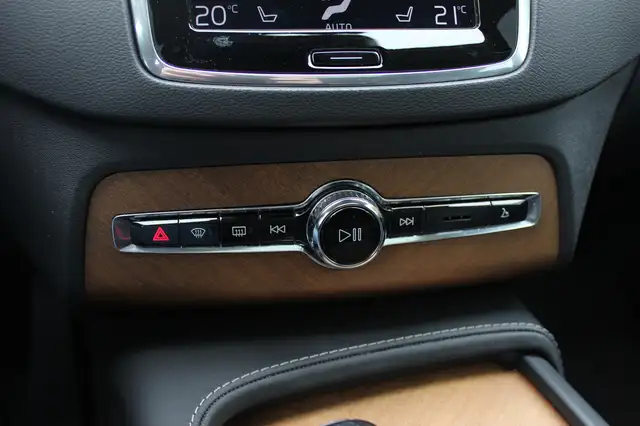 Volvo XC90 view 28
