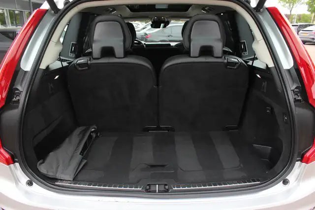 Volvo XC90 view 16