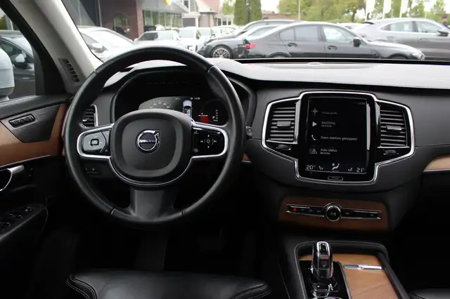 Volvo XC90 view 9