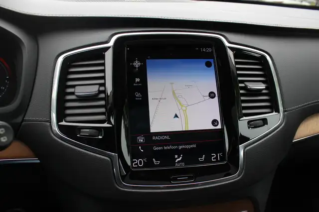 Volvo XC90 view 25
