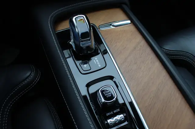 Volvo XC90 view 29