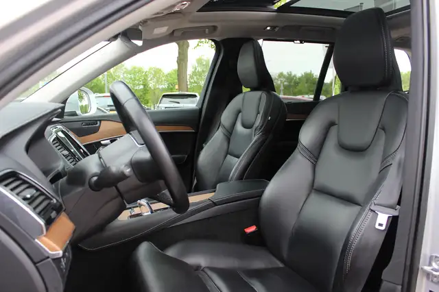 Volvo XC90 view 4