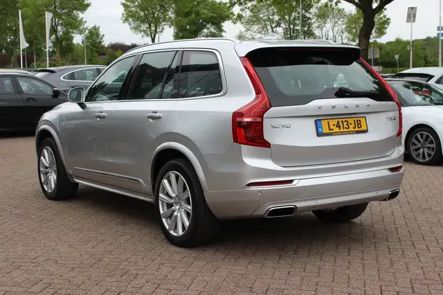 Volvo XC90 view 3