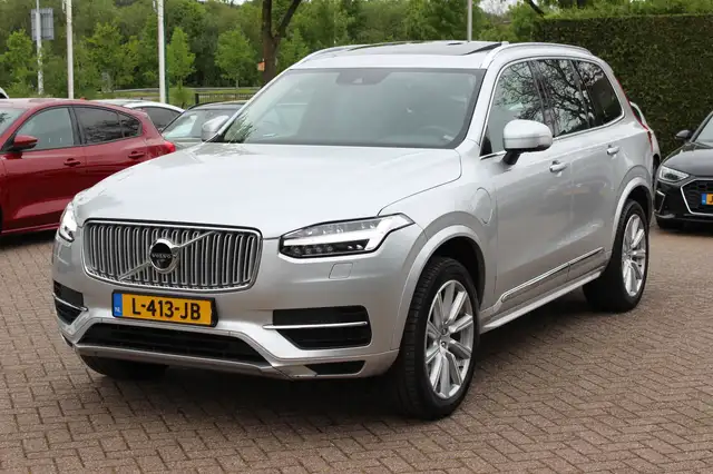 Volvo XC90 view 6