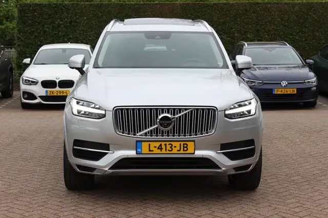 Volvo XC90 view 8