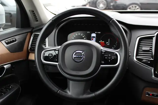 Volvo XC90 view 18