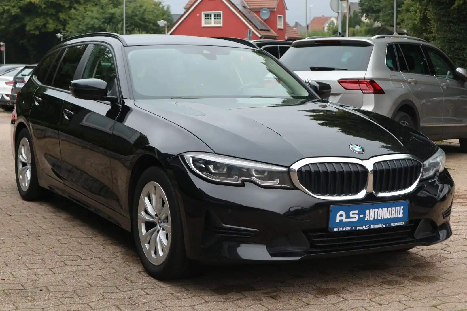 BMW 318 d Touring Advantage *1.HD/S-TRONIC/RFK/VC* Schwarz - 1