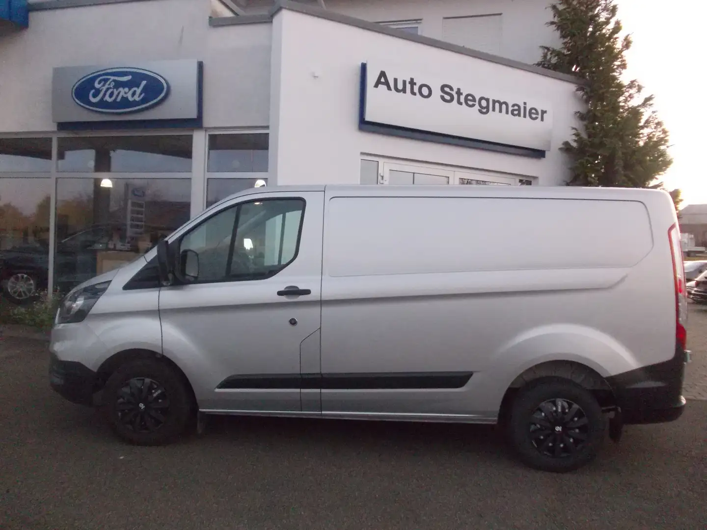 Ford Transit Custom 260 L1 m. Klima, Zahnriemen neu, Anhängerk. Argent - 2